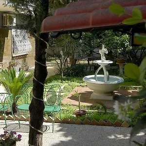Tiburtina Garden Bed & Breakfast Roma